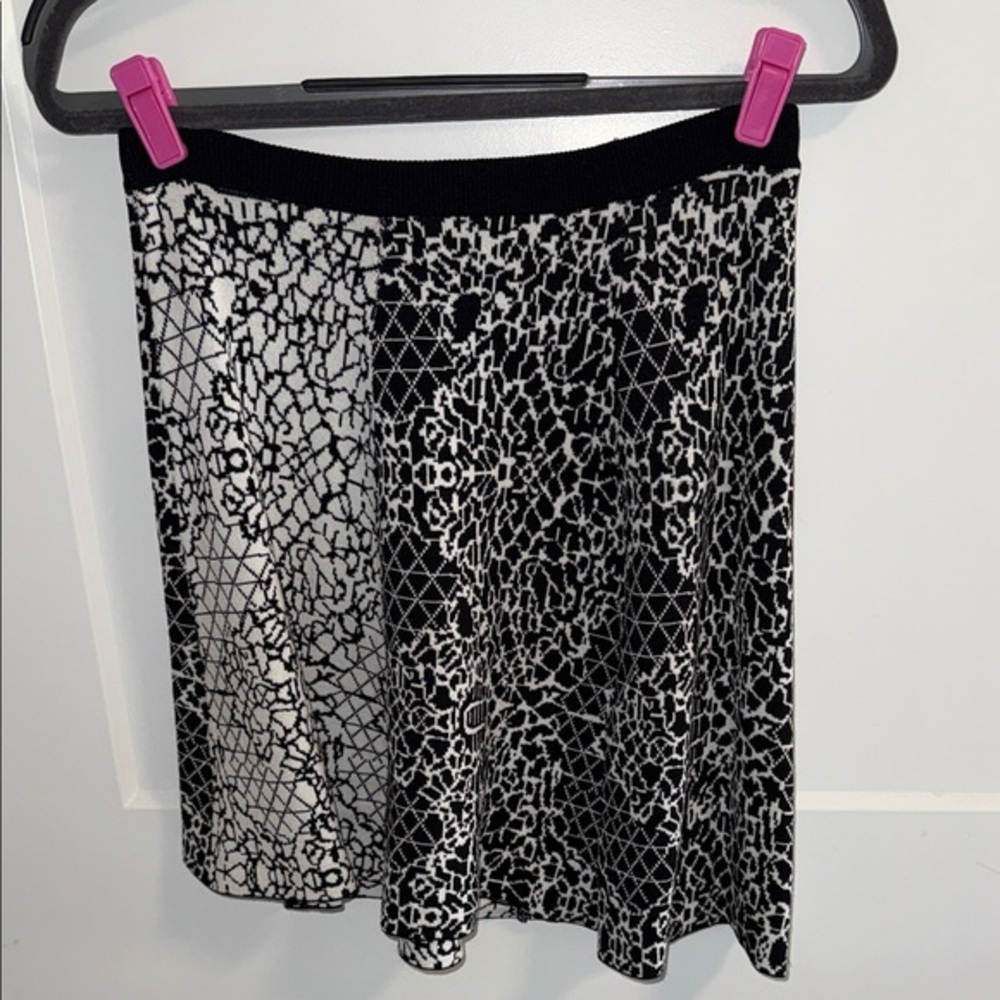 Banana Republic Black and White Circle Skirt - extra small
